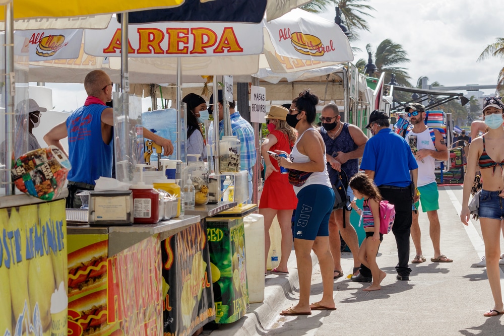 Fort,Lauderdale,,Florida,,Usa,-,November,21,,2020:,Woman,With