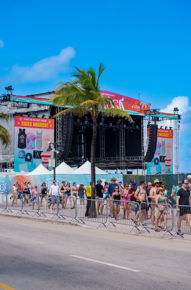 Fort,Lauderdale,,Fl,,Usa,-,April,16,,2023:,Tourists,On