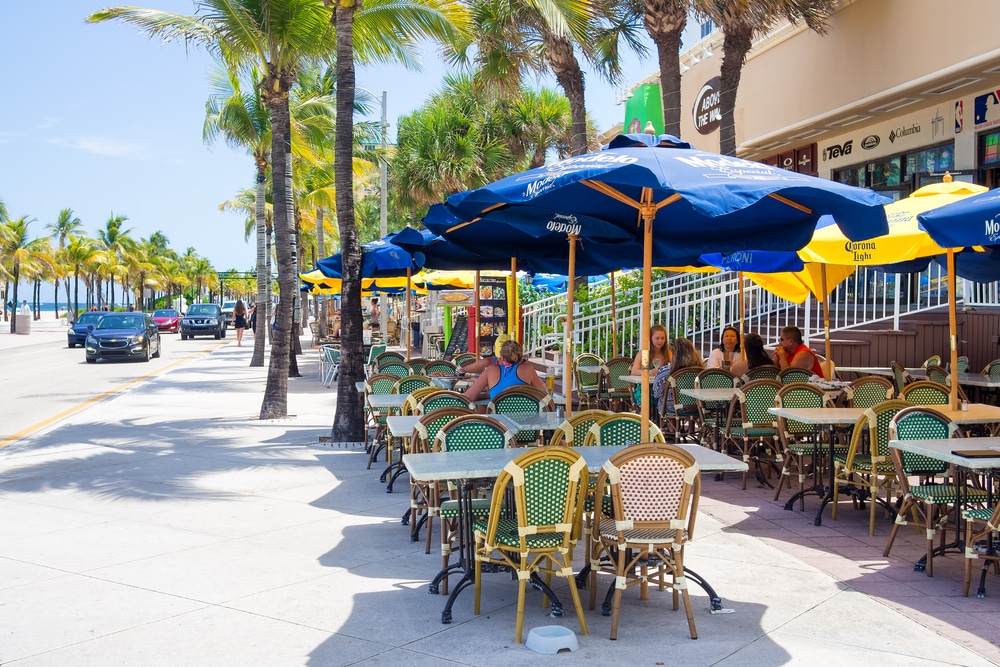 Fort,Lauderdale,usa,-,August,11,2015,:,Outdoor,Cafe,At,Fort